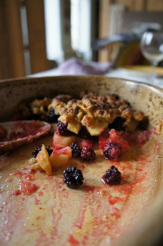 Gourmandises et Merveilles Crumble aux mûres et aux pommes